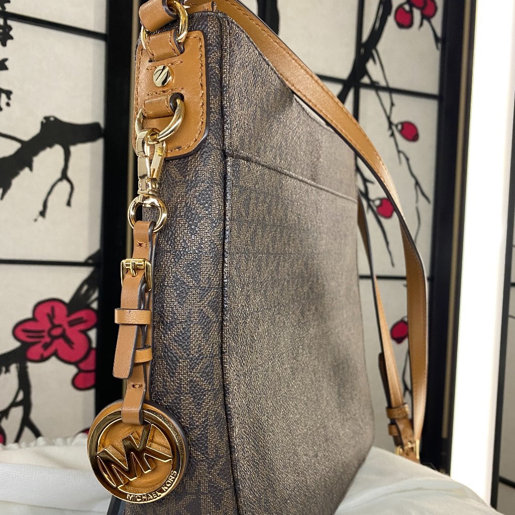 Michael Kors Brown Leather Jet Set Travel Messenger Bag